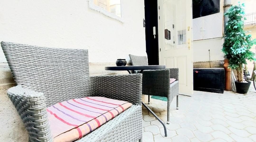 Like Studio City Centrum, Wifi, Terrace Budapest Exteriör bild